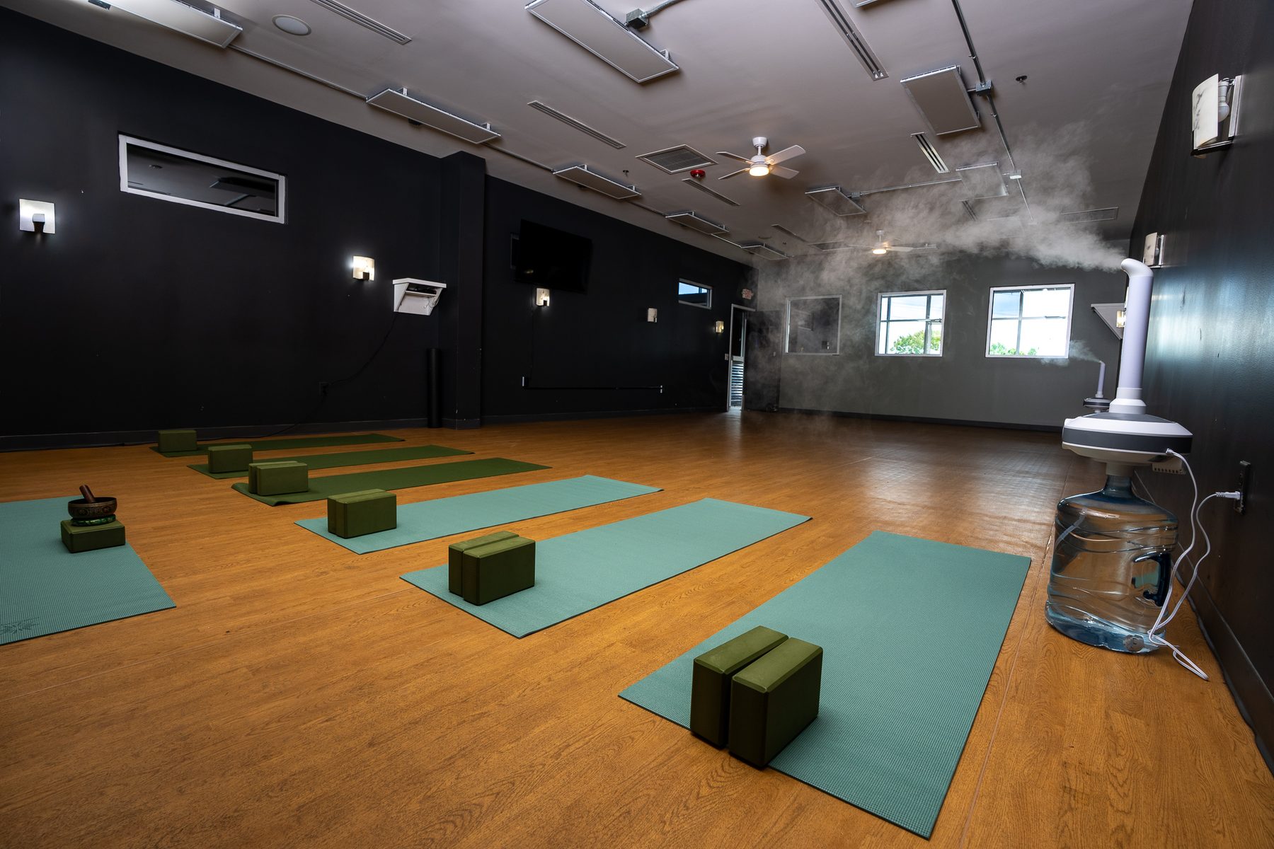 Humidified hot room with sage mats